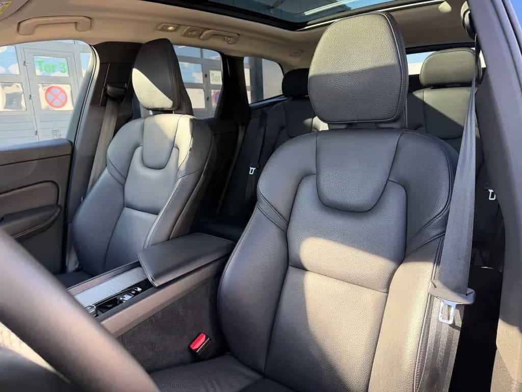Volvo XC60 B5 D Ultimate Dark AWD*STHZG*PANO*360°*ACC 11/2022-photo-16