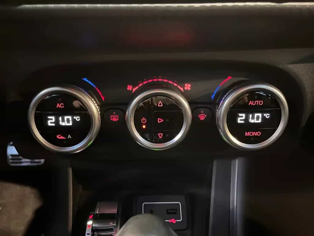 Alfa Romeo Giulietta Speciale Veloce KLIMA XENON NAVI ALU 09/2019-photo-17