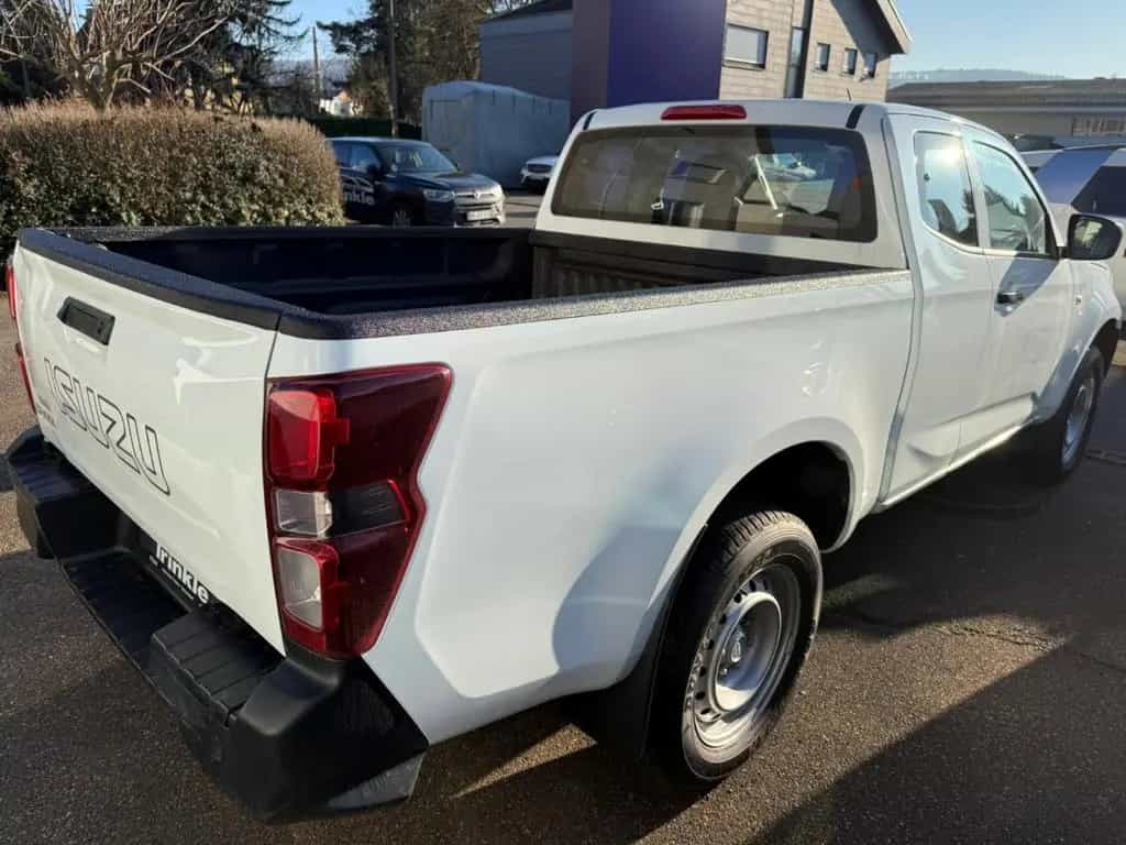Isuzu D-Max Space Cab 4WD L Laderaumbeschichtung Apple null-photo-8
