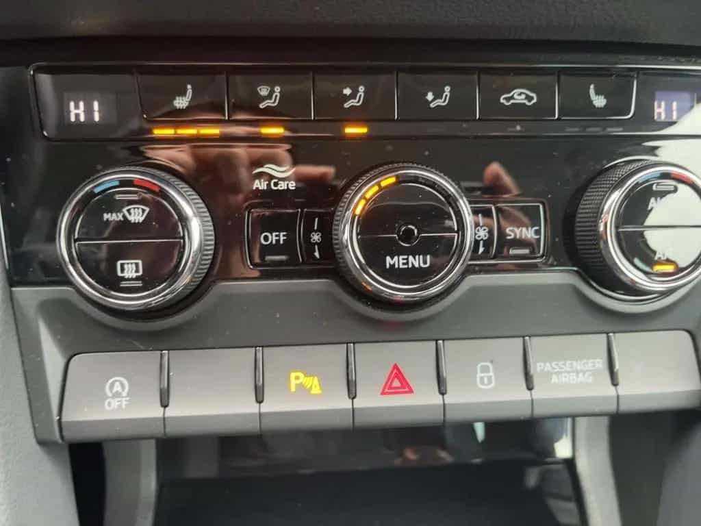 Skoda Karoq Selection 1.5 TSI DSG eKlappe NAVI RFK PDC 05/2024-photo-14