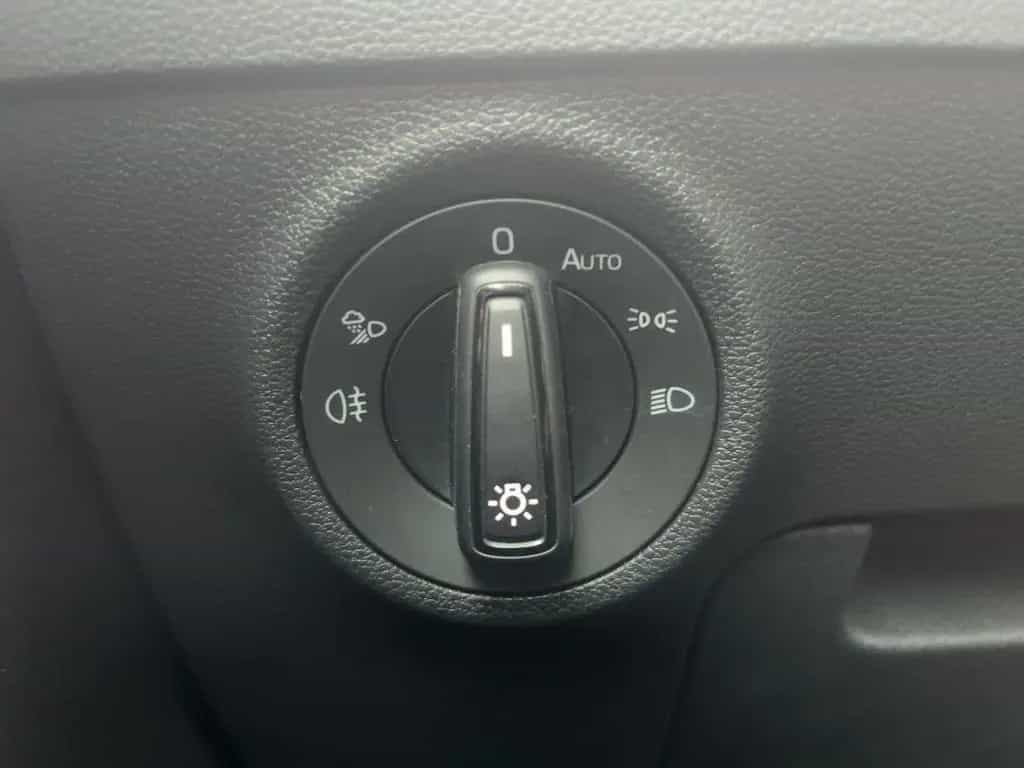 Skoda Karoq Selection 1.5 TSI DSG eKlappe NAVI RFK PDC 05/2024-photo-15