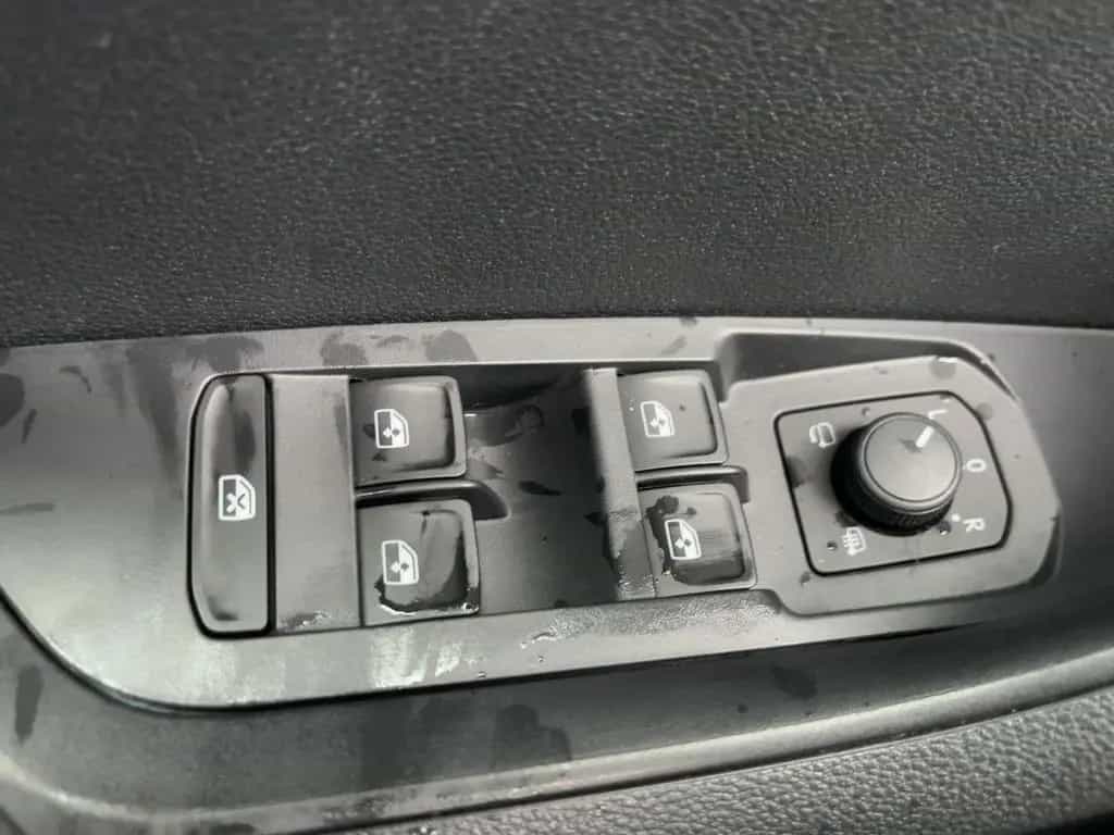 Skoda Karoq Selection 1.5 TSI DSG eKlappe NAVI RFK PDC 05/2024-photo-17