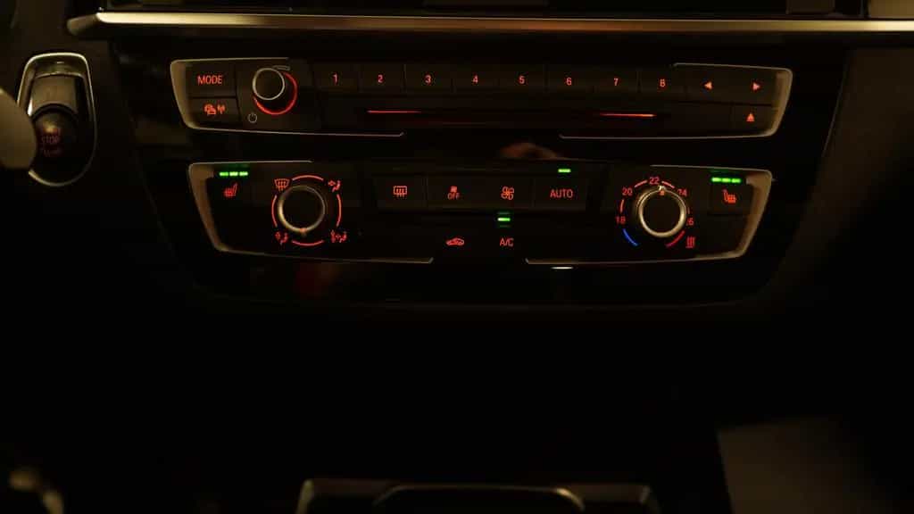BMW 1 Series 118i F20 Sport Line Automatik - 17"/LED/Navi/AHK 12/2017-photo-22