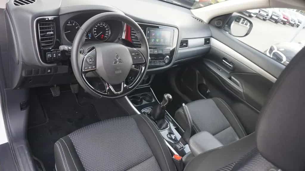 Mitsubishi Outlander 2.0 2WD Kamera Tempomat Sitzheizung 05/2018-photo-11