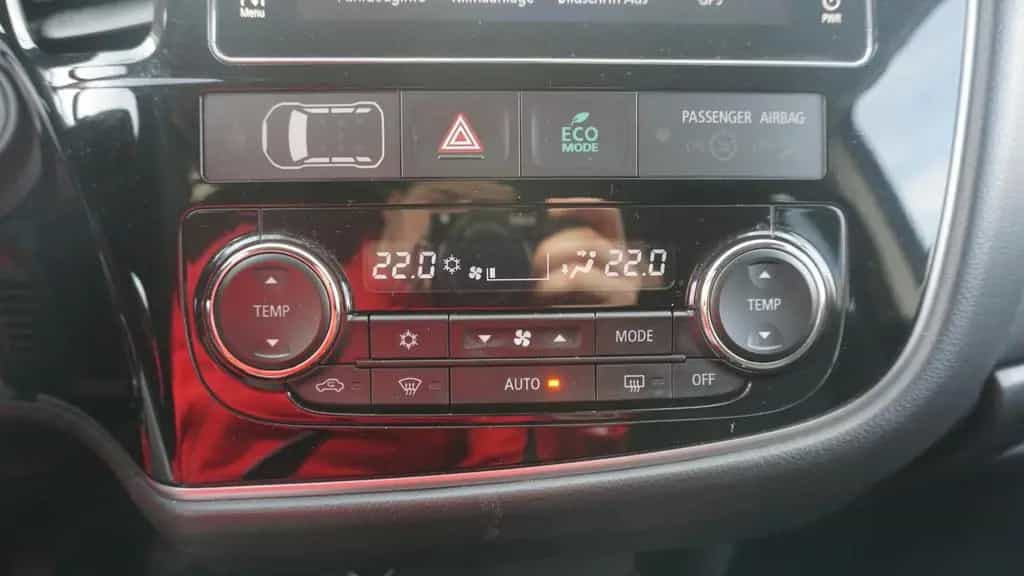 Mitsubishi Outlander 2.0 2WD Kamera Tempomat Sitzheizung 05/2018-photo-24