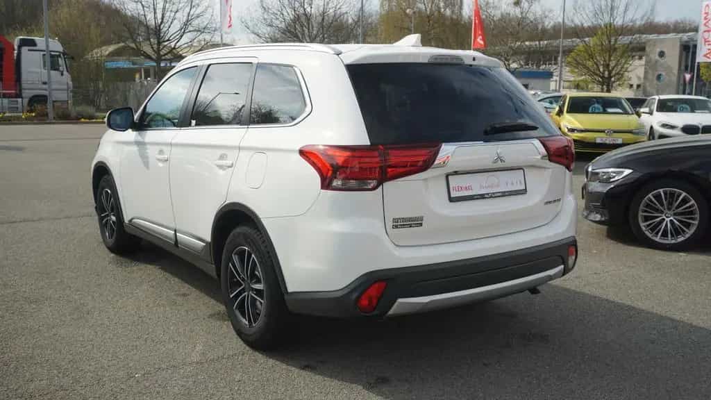 Mitsubishi Outlander 2.0 2WD Kamera Tempomat Sitzheizung 05/2018-photo-3
