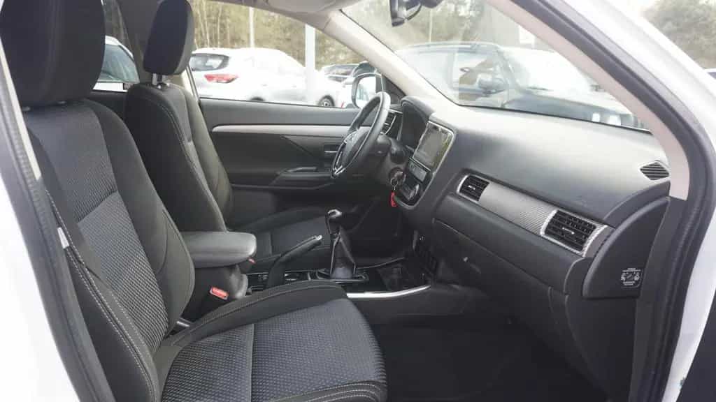 Mitsubishi Outlander 2.0 2WD Kamera Tempomat Sitzheizung 05/2018-photo-31