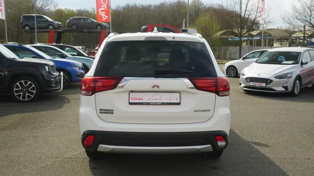 Mitsubishi Outlander 2.0 2WD Kamera Tempomat Sitzheizung 05/2018-photo-4