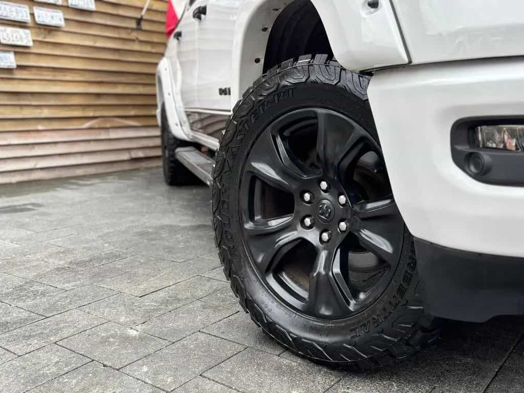 Dodge RAM 1500 Laramie 5,7L 4x4 AHK 12´´ Navi Bügel 03/2021-photo-3