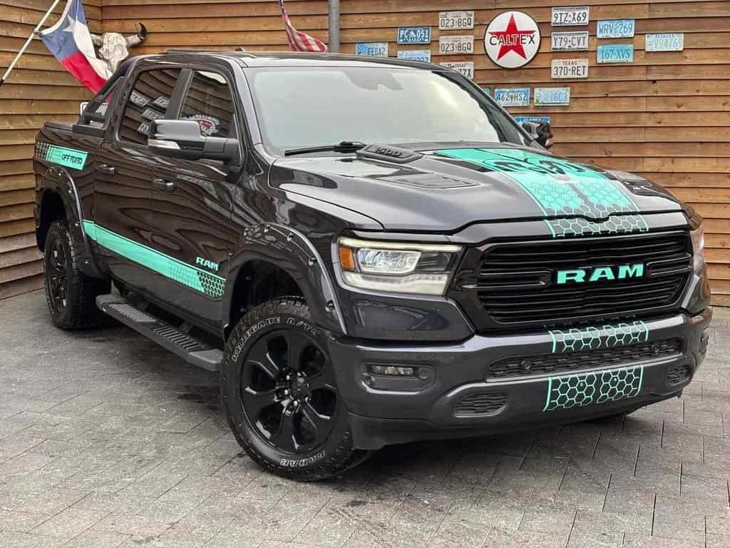 Dodge RAM 1500 Laramie 5.7L PANO 4x4 AHK 02/2023-photo-1