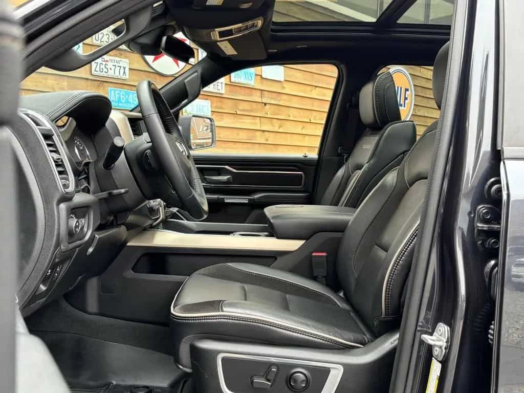 Dodge RAM 1500 Laramie 5.7L PANO 4x4 AHK 02/2023-photo-18