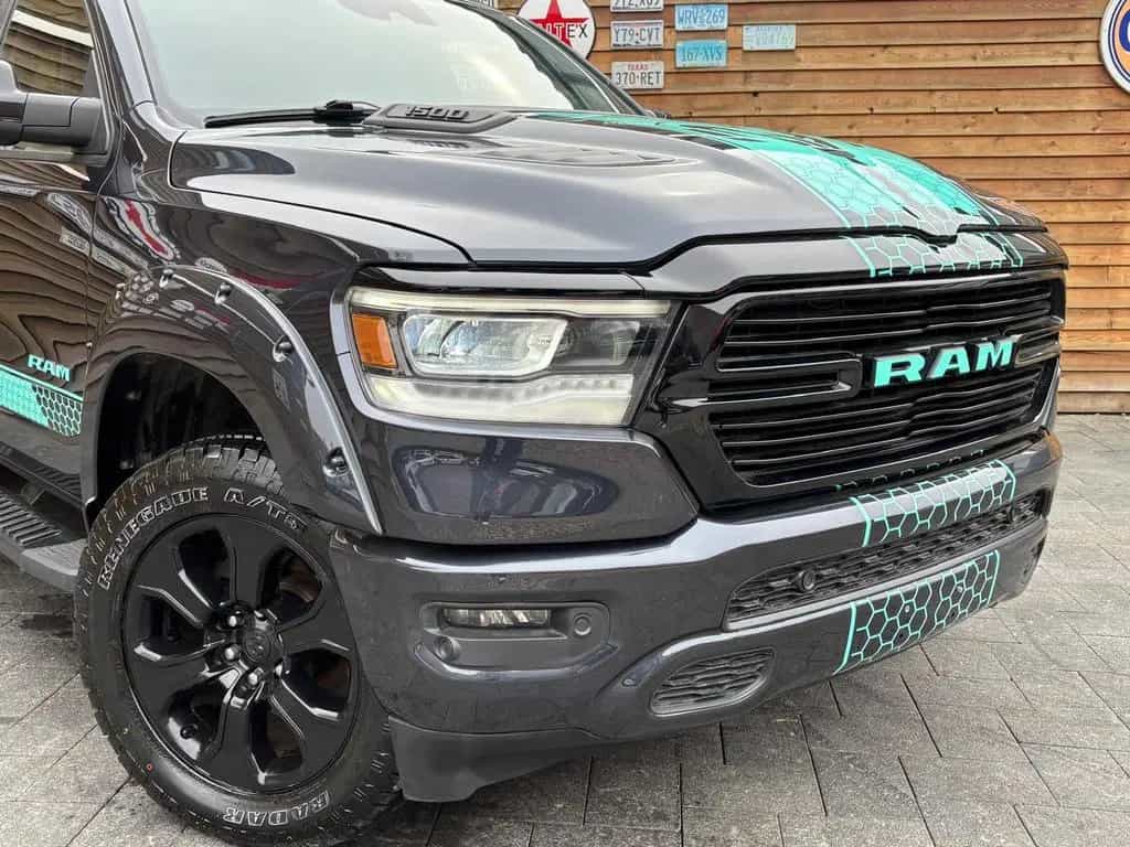 Dodge RAM 1500 Laramie 5.7L PANO 4x4 AHK 02/2023-photo-2