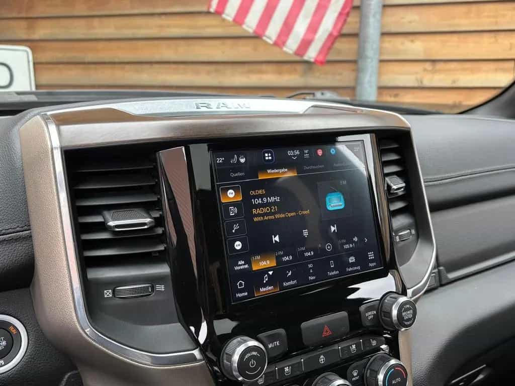 Dodge RAM 1500 Laramie 5.7L PANO 4x4 AHK 02/2023-photo-21
