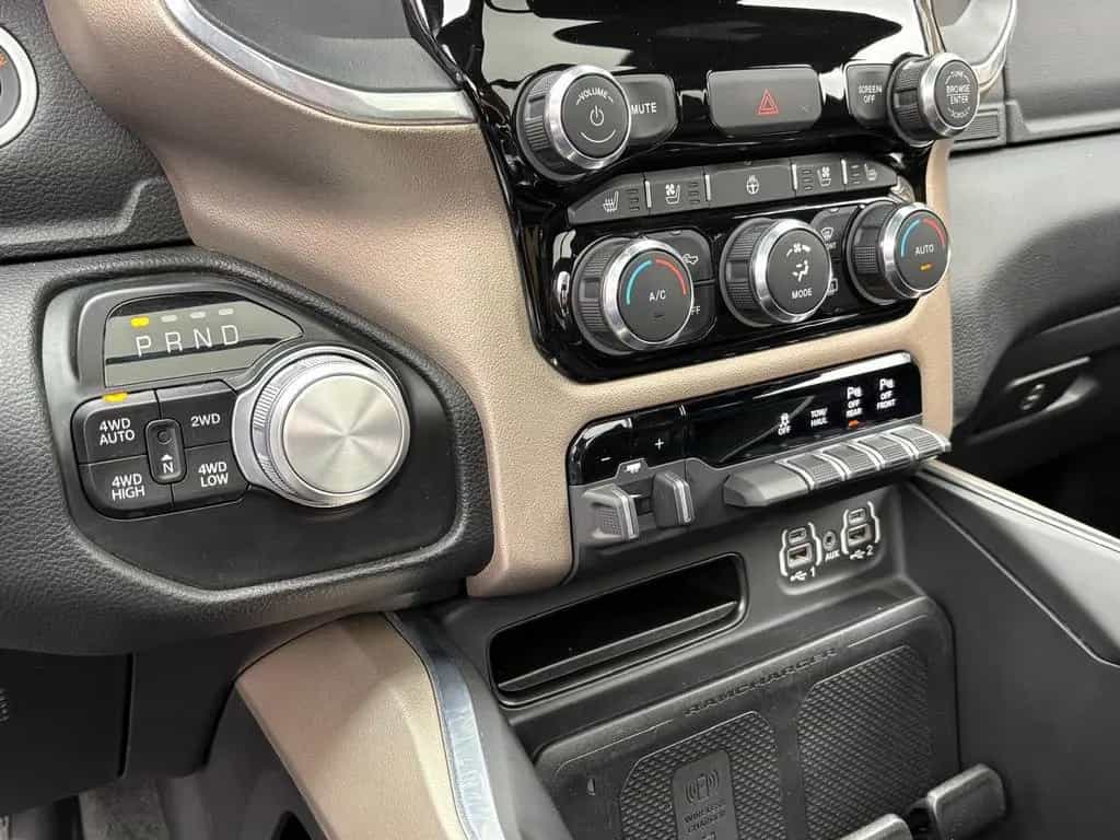 Dodge RAM 1500 Laramie 5.7L PANO 4x4 AHK 02/2023-photo-22