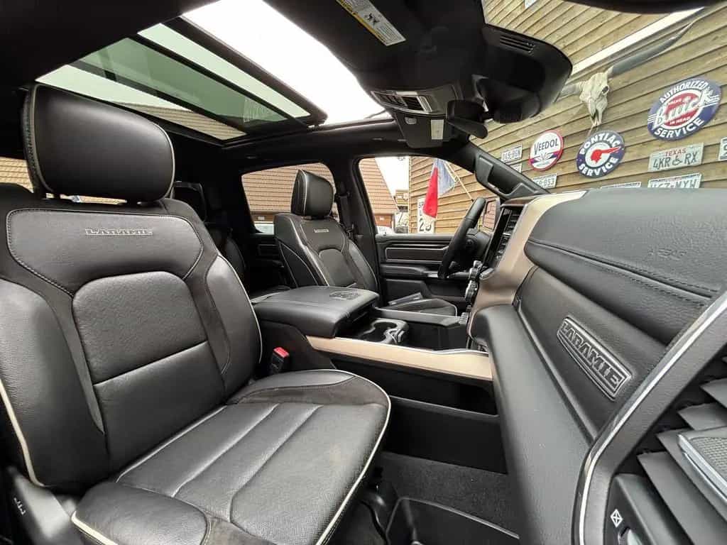Dodge RAM 1500 Laramie 5.7L PANO 4x4 AHK 02/2023-photo-27