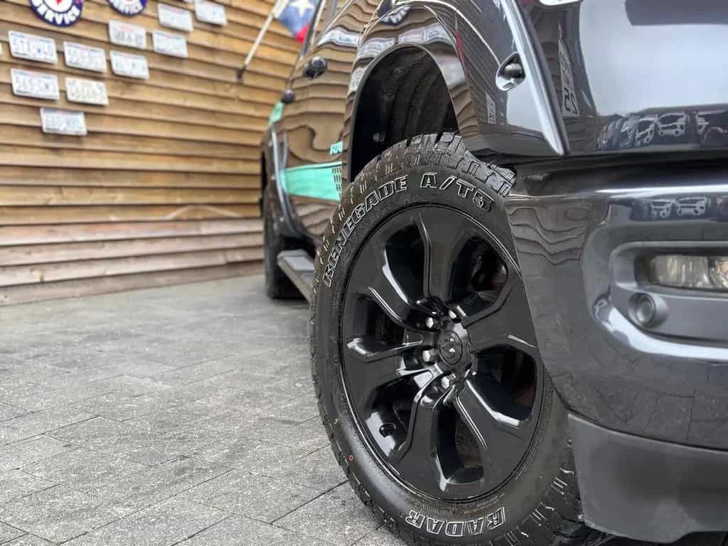 Dodge RAM 1500 Laramie 5.7L PANO 4x4 AHK 02/2023-photo-3