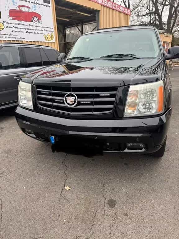 Cadillac Escalade 2005 | Schwarz | 6.0 V8 | Scheckheft 10/2005-photo-1