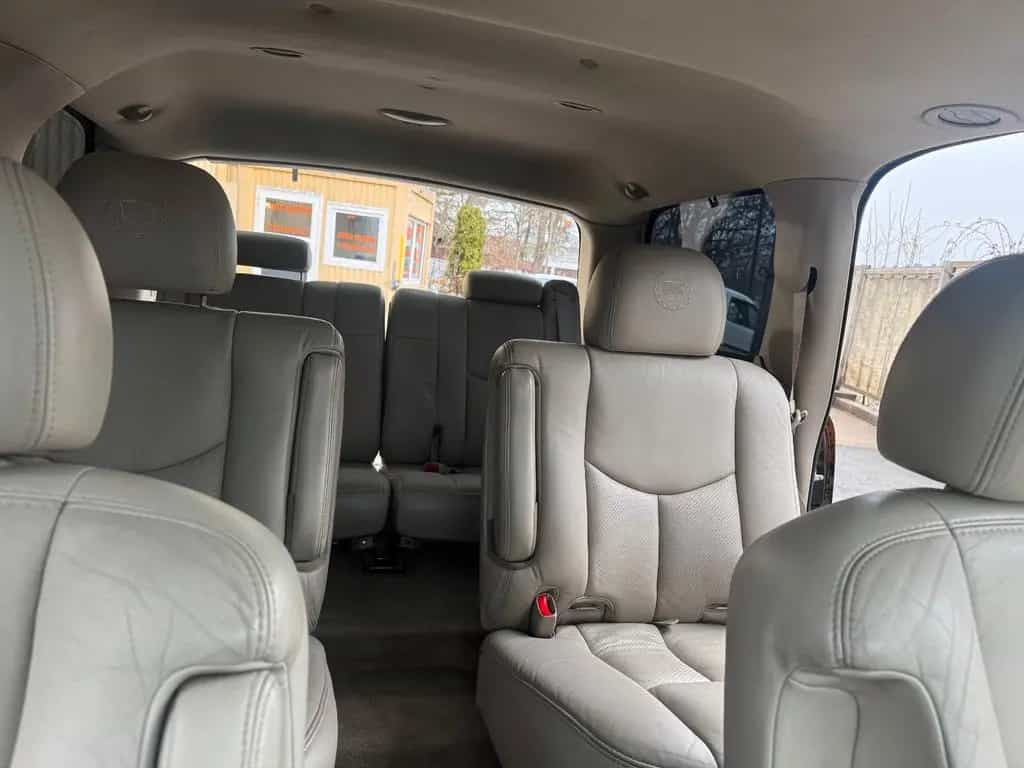 Cadillac Escalade 2005 | Schwarz | 6.0 V8 | Scheckheft 10/2005-photo-10