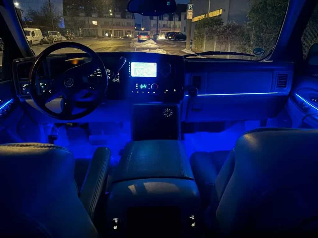 Cadillac Escalade 2005 | Schwarz | 6.0 V8 | Scheckheft 10/2005-photo-12