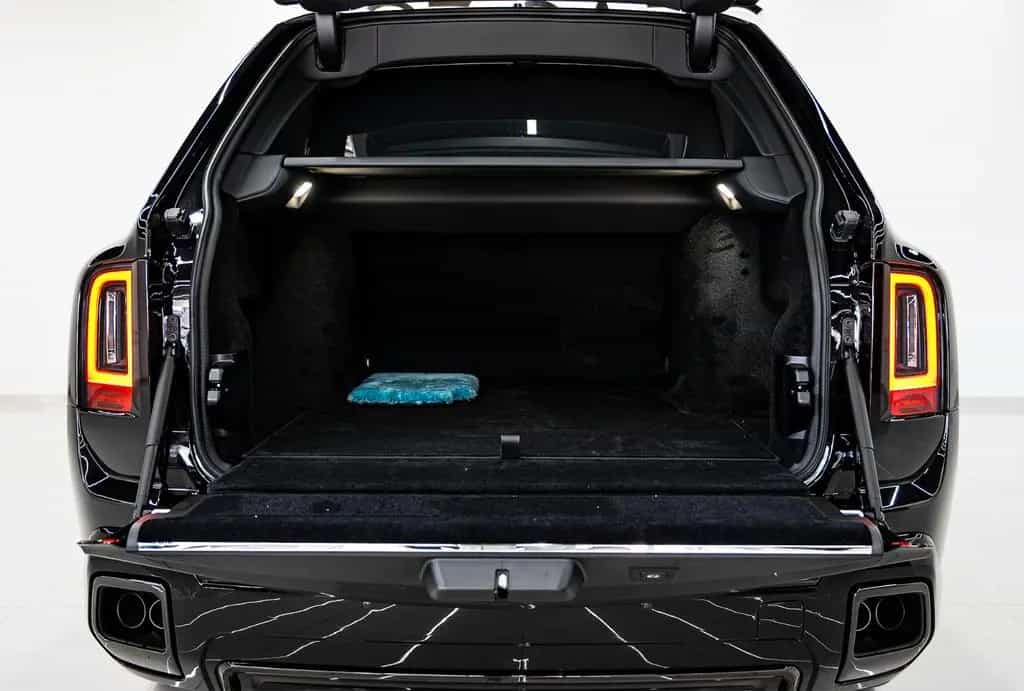 Rolls-Royce Cullinan BLACK BADGE 4 SEATS GUCCI PROD 26 null-photo-25