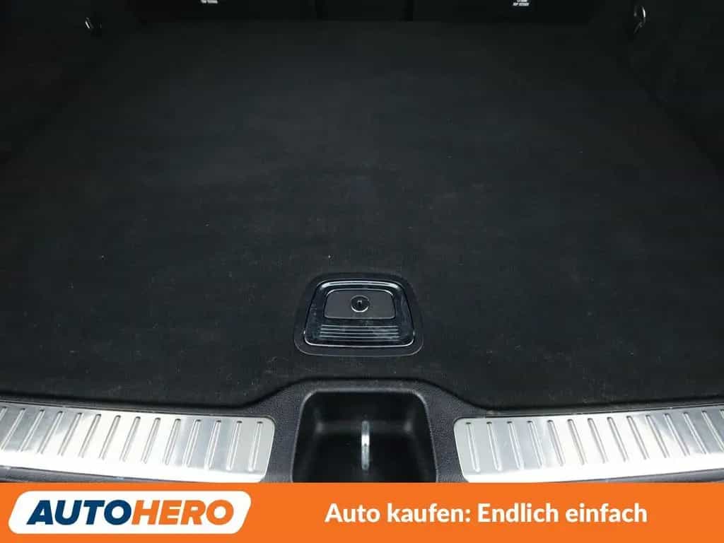 Mercedes-Benz GLC-Class 300 4Matic AMG Line Aut.*NAV*LED*ACC*CAM*PDC 08/2017-photo-17