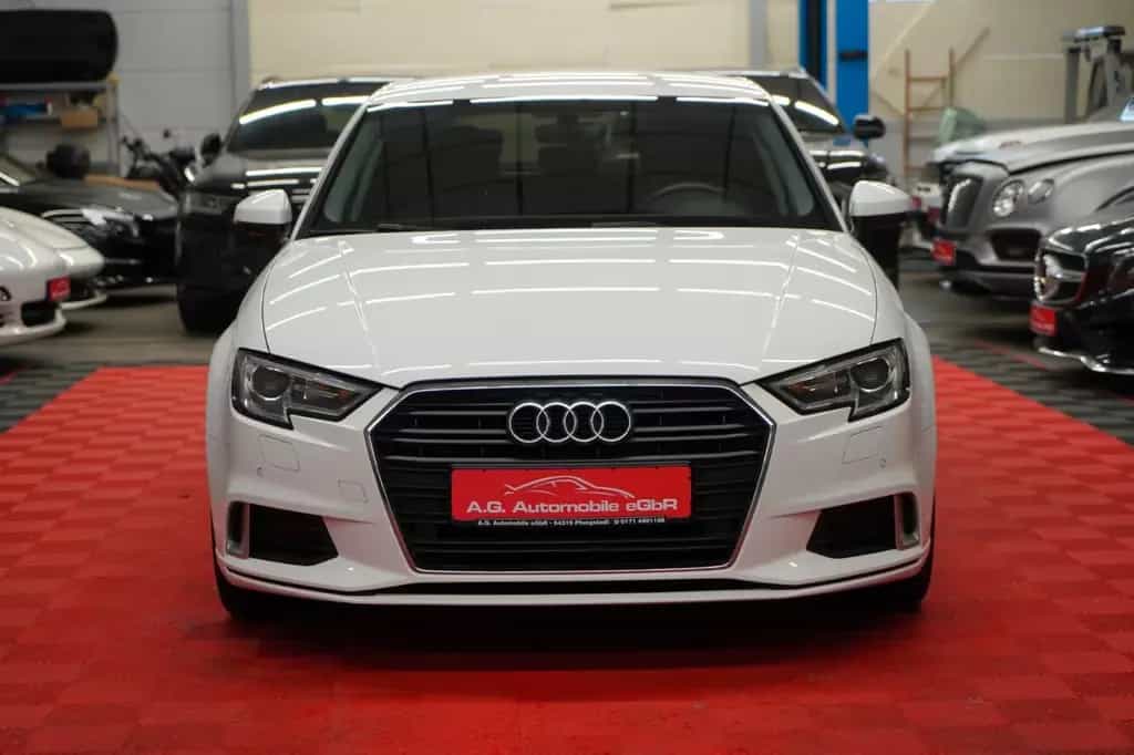 Audi A3 Lim. Sport *2.Hand*Unfallfrei*Sportsitze* 02/2018-photo-1