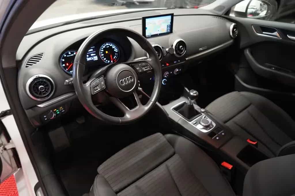 Audi A3 Lim. Sport *2.Hand*Unfallfrei*Sportsitze* 02/2018-photo-12