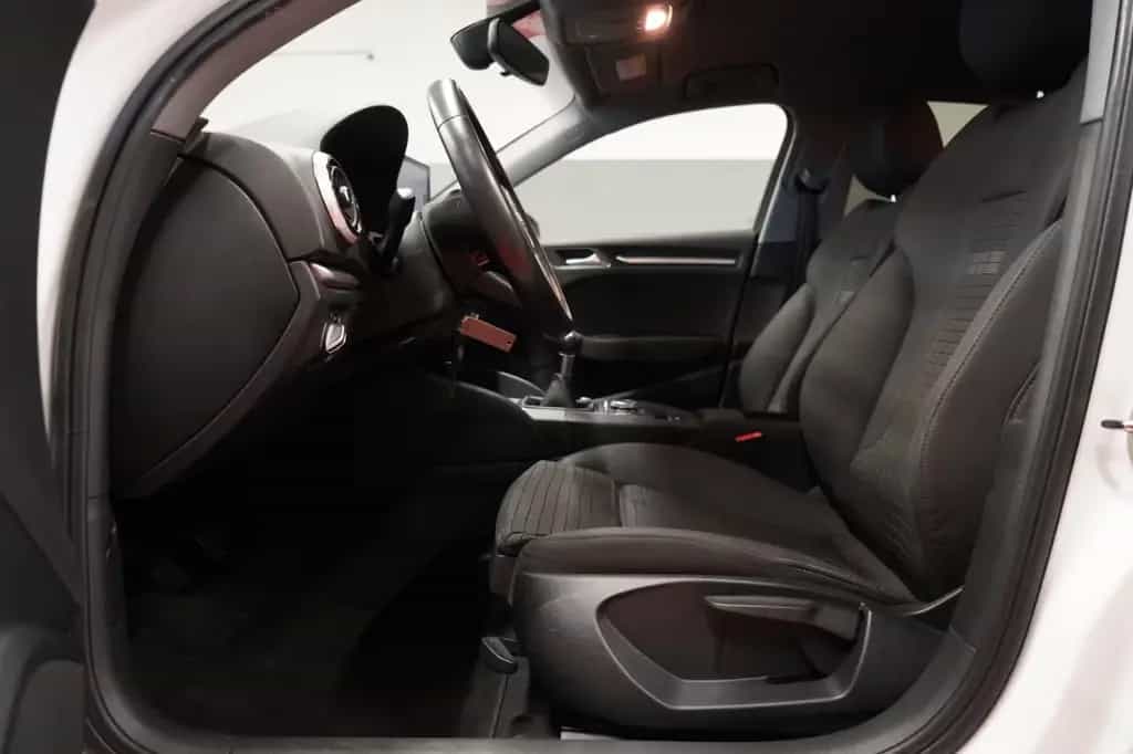 Audi A3 Lim. Sport *2.Hand*Unfallfrei*Sportsitze* 02/2018-photo-13