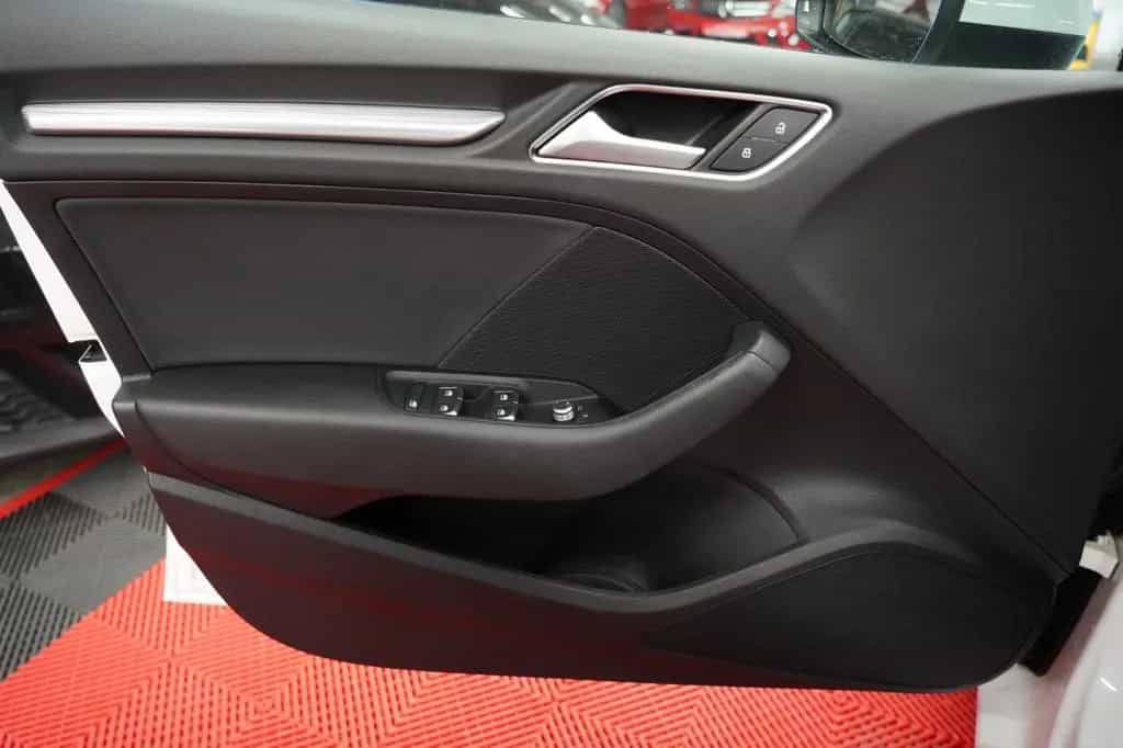 Audi A3 Lim. Sport *2.Hand*Unfallfrei*Sportsitze* 02/2018-photo-16