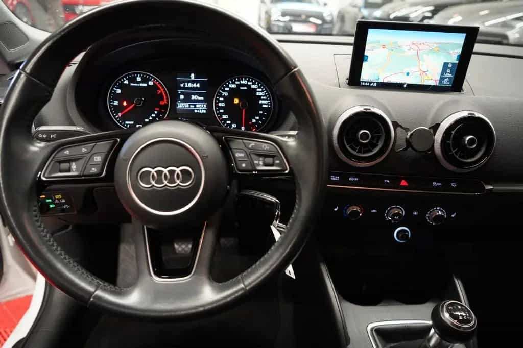 Audi A3 Lim. Sport *2.Hand*Unfallfrei*Sportsitze* 02/2018-photo-19