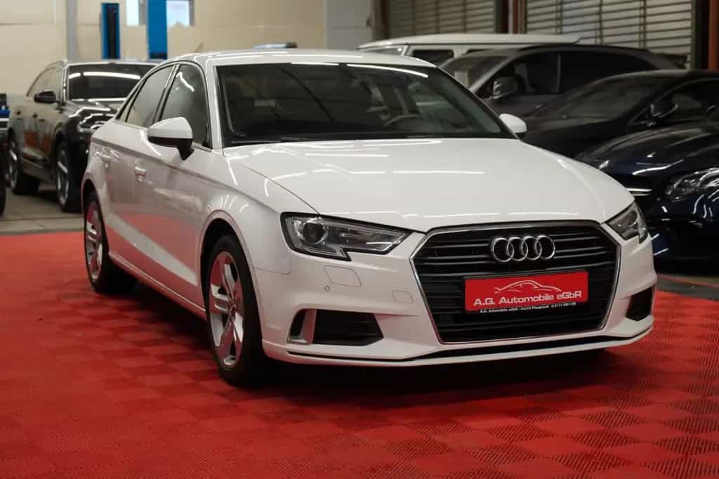 Audi A3 Lim. Sport *2.Hand*Unfallfrei*Sportsitze* 02/2018-photo-2
