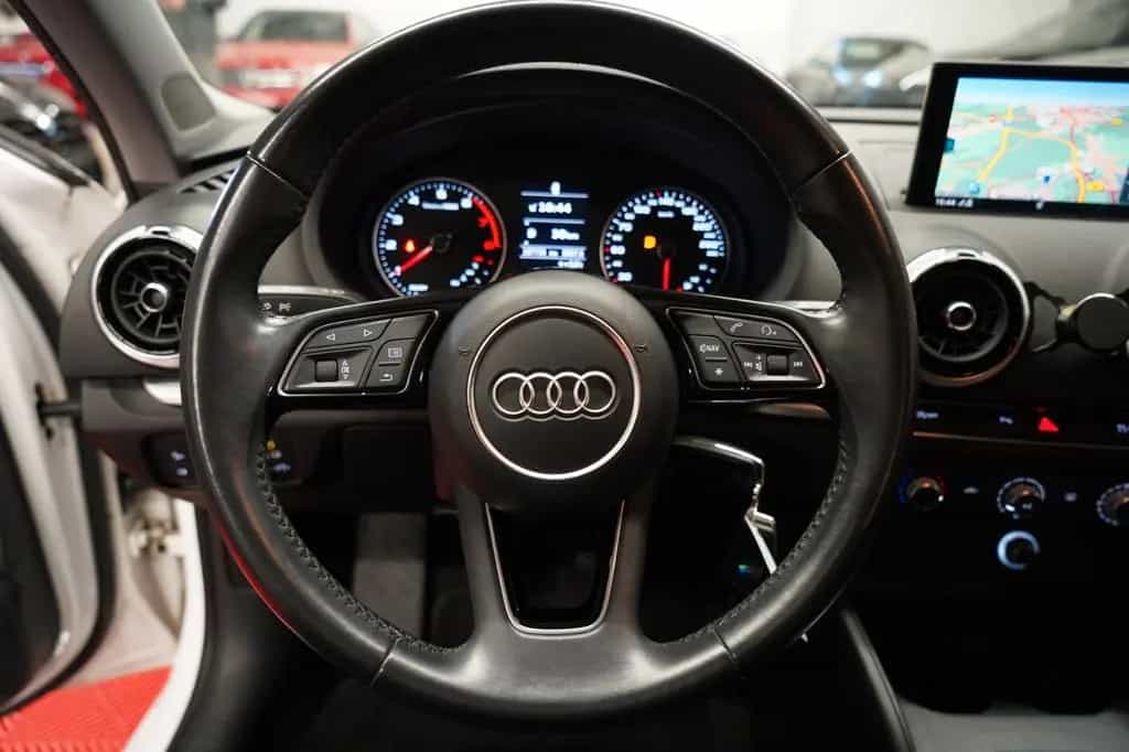 Audi A3 Lim. Sport *2.Hand*Unfallfrei*Sportsitze* 02/2018-photo-20