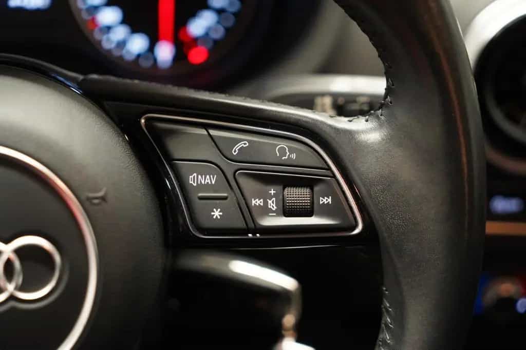 Audi A3 Lim. Sport *2.Hand*Unfallfrei*Sportsitze* 02/2018-photo-21