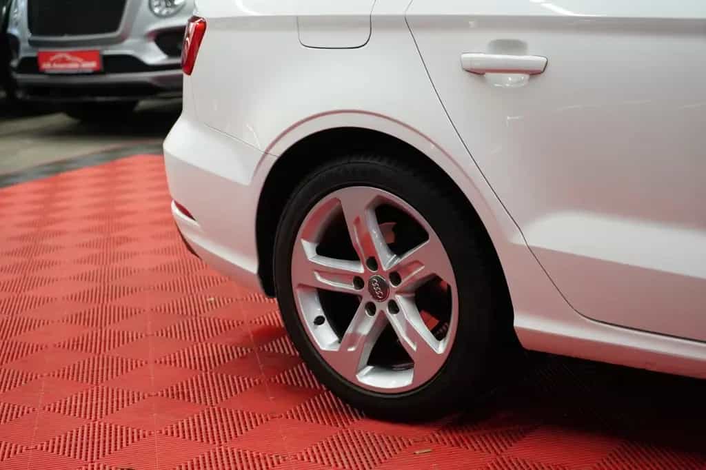 Audi A3 Lim. Sport *2.Hand*Unfallfrei*Sportsitze* 02/2018-photo-5