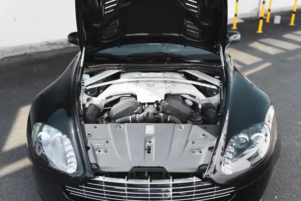 Aston Martin V12 Vantage Carbon Black Edition *MwSt / Manual* 07/2010-photo-10
