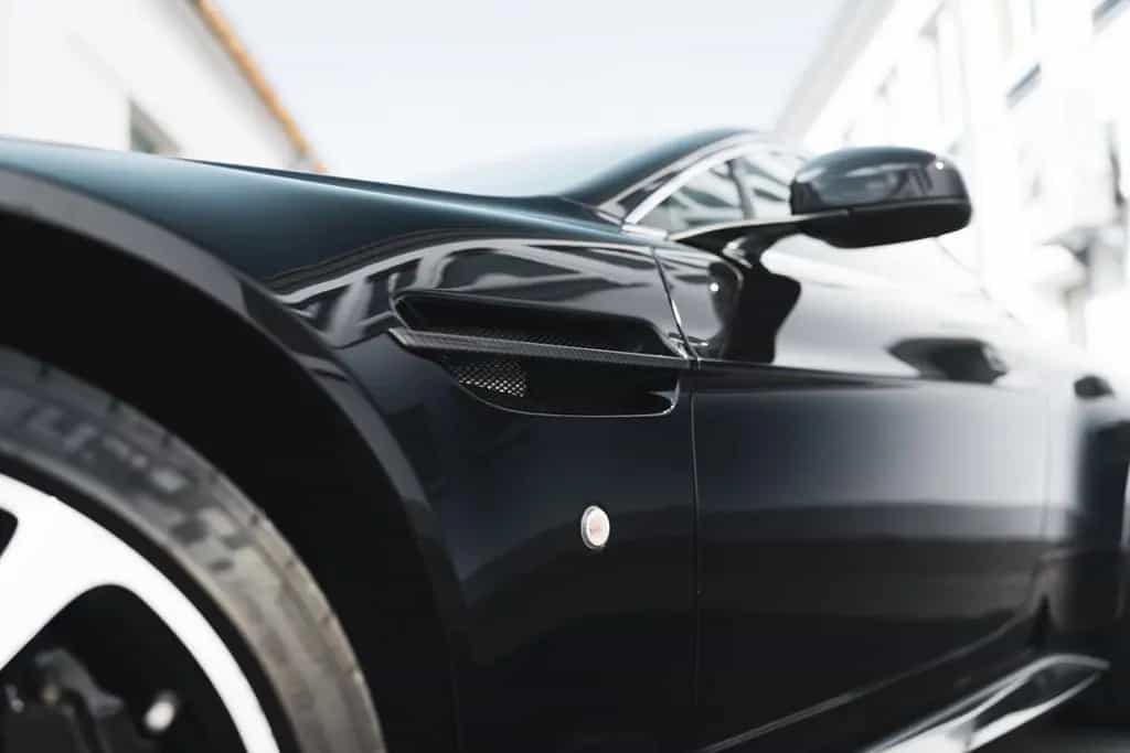 Aston Martin V12 Vantage Carbon Black Edition *MwSt / Manual* 07/2010-photo-17