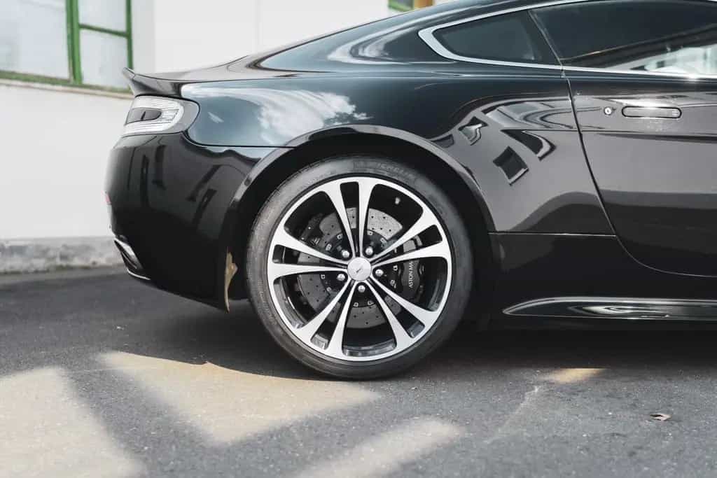 Aston Martin V12 Vantage Carbon Black Edition *MwSt / Manual* 07/2010-photo-21