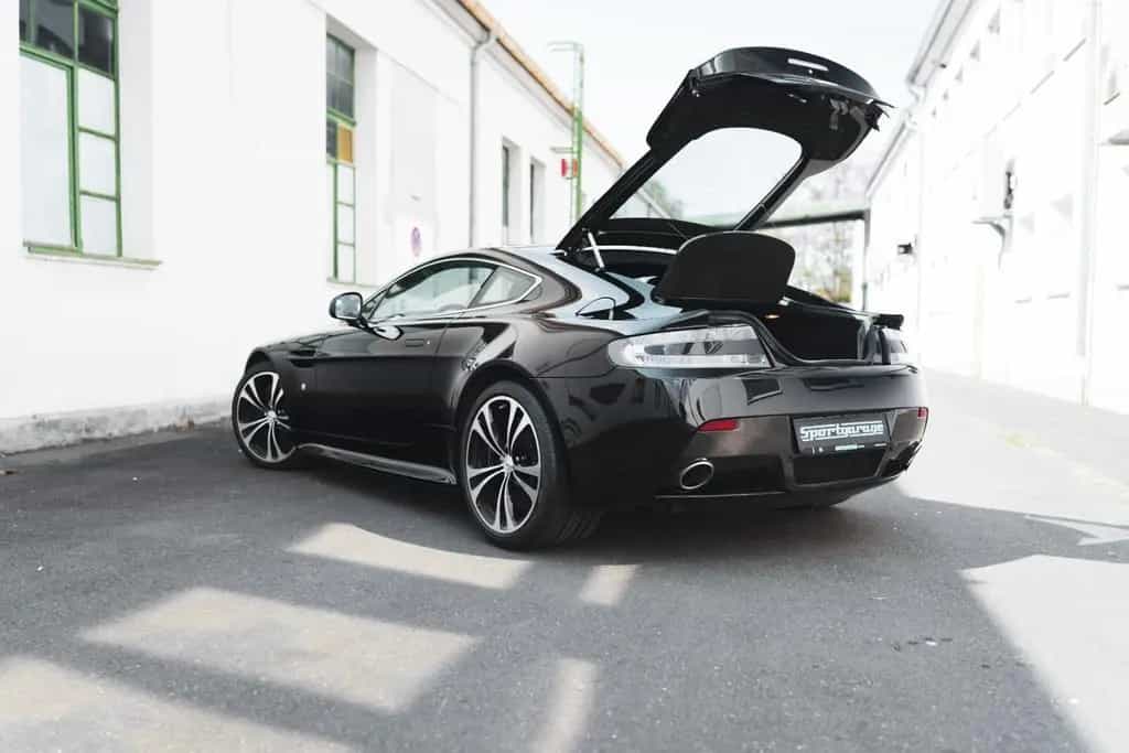 Aston Martin V12 Vantage Carbon Black Edition *MwSt / Manual* 07/2010-photo-26