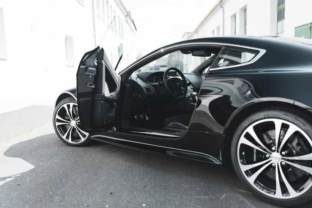 Aston Martin V12 Vantage Carbon Black Edition *MwSt / Manual* 07/2010-photo-28