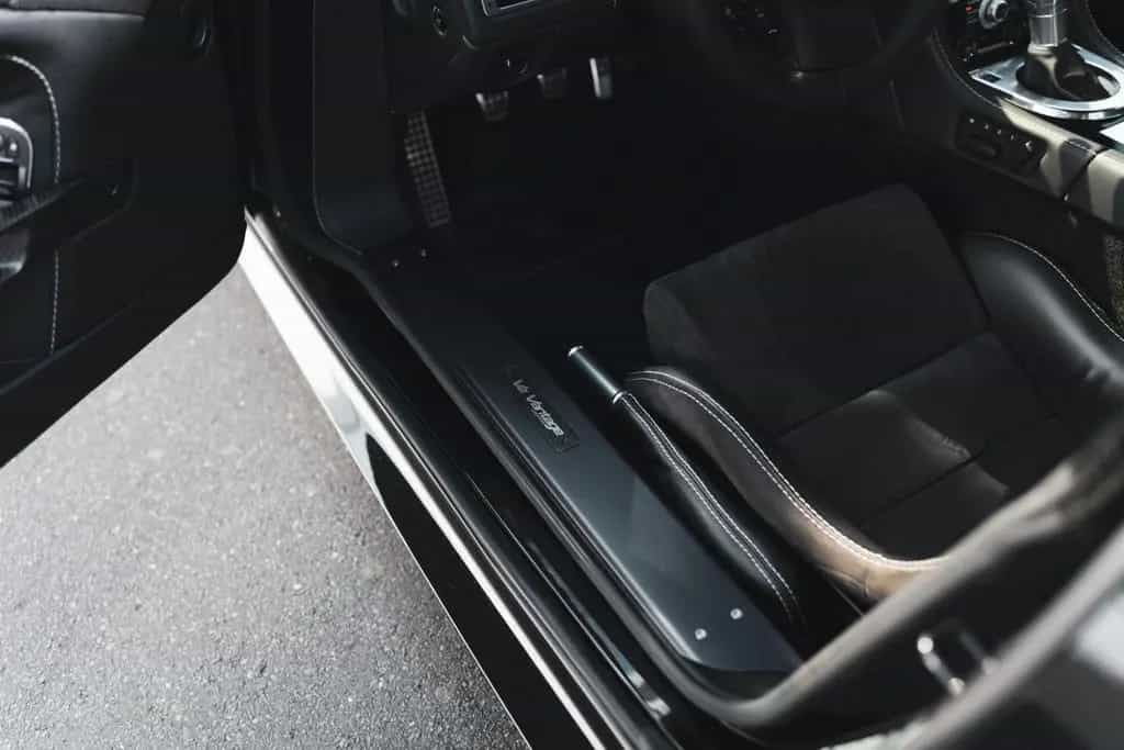 Aston Martin V12 Vantage Carbon Black Edition *MwSt / Manual* 07/2010-photo-31
