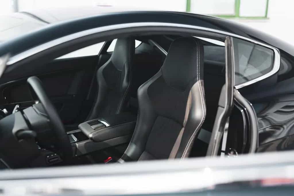 Aston Martin V12 Vantage Carbon Black Edition *MwSt / Manual* 07/2010-photo-33