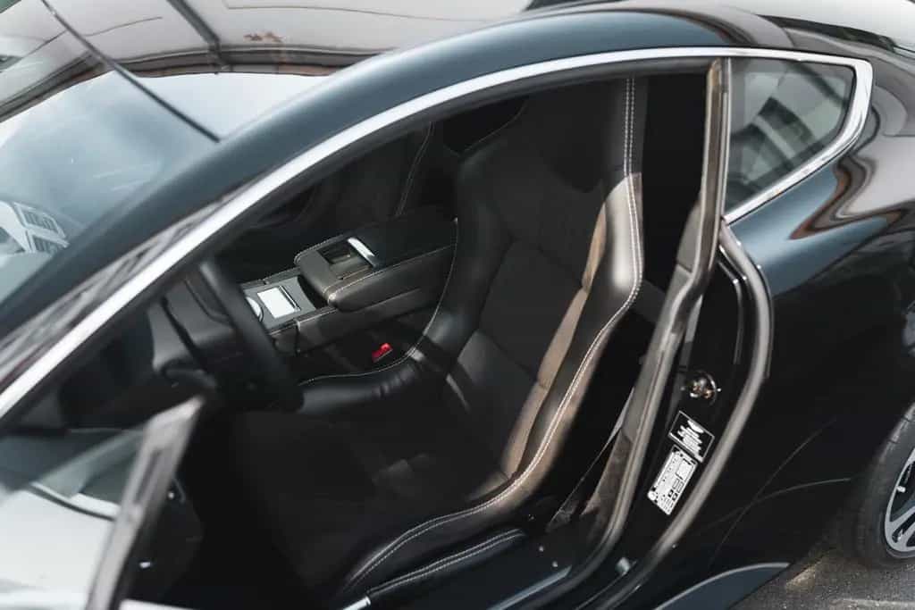 Aston Martin V12 Vantage Carbon Black Edition *MwSt / Manual* 07/2010-photo-34
