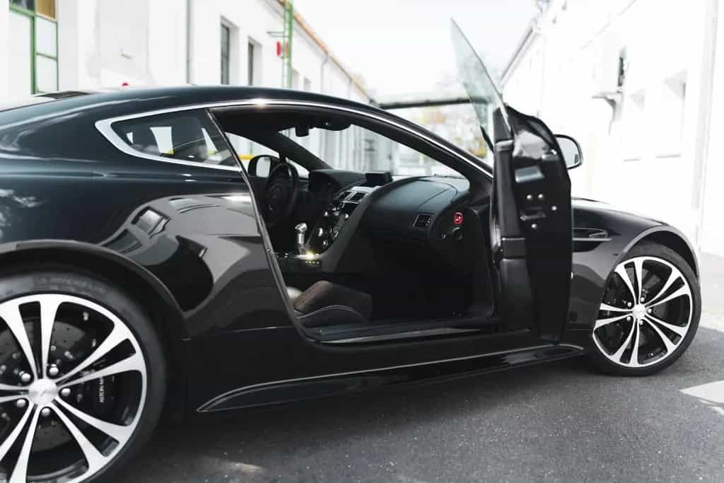 Aston Martin V12 Vantage Carbon Black Edition *MwSt / Manual* 07/2010-photo-35