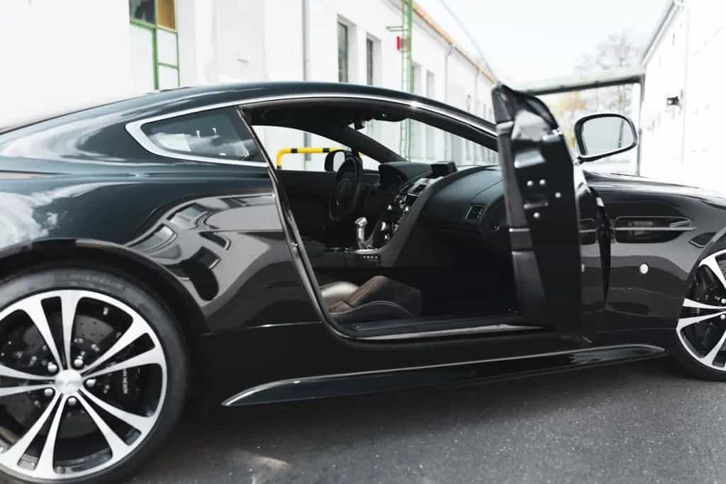 Aston Martin V12 Vantage Carbon Black Edition *MwSt / Manual* 07/2010-photo-36