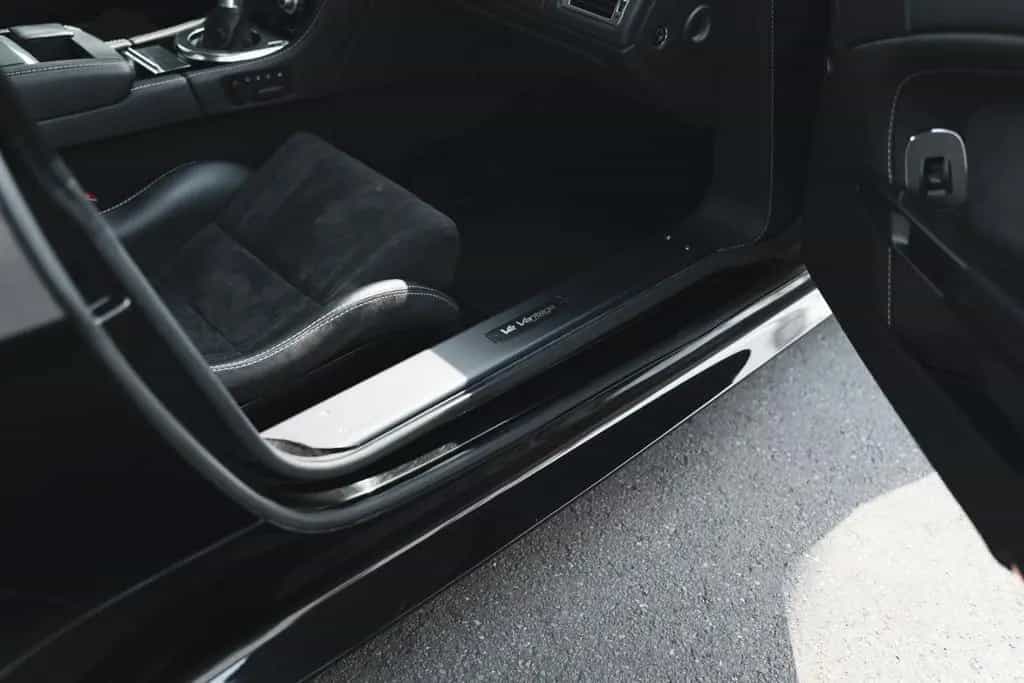 Aston Martin V12 Vantage Carbon Black Edition *MwSt / Manual* 07/2010-photo-37
