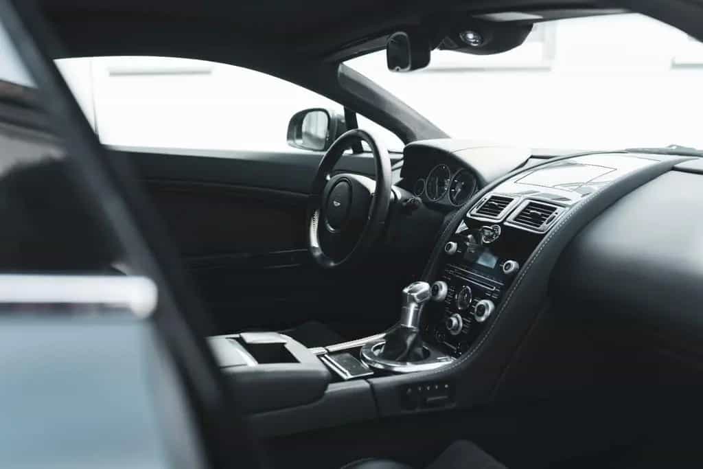 Aston Martin V12 Vantage Carbon Black Edition *MwSt / Manual* 07/2010-photo-39