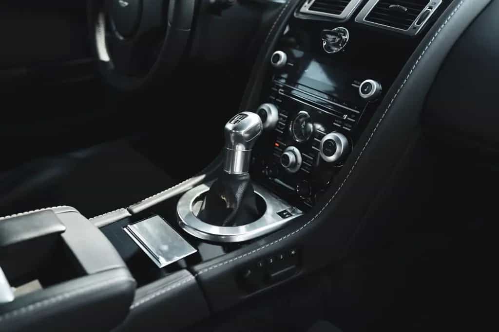 Aston Martin V12 Vantage Carbon Black Edition *MwSt / Manual* 07/2010-photo-41