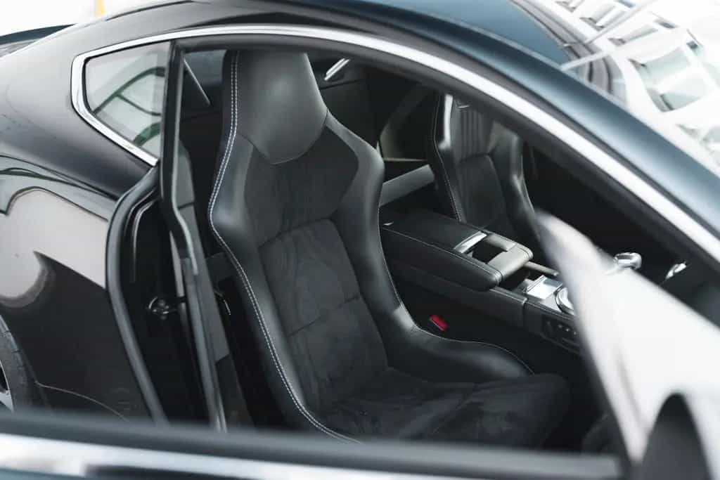 Aston Martin V12 Vantage Carbon Black Edition *MwSt / Manual* 07/2010-photo-44