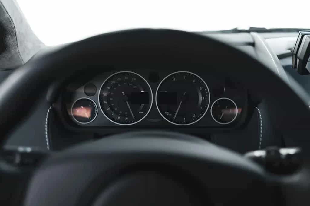 Aston Martin V12 Vantage Carbon Black Edition *MwSt / Manual* 07/2010-photo-48