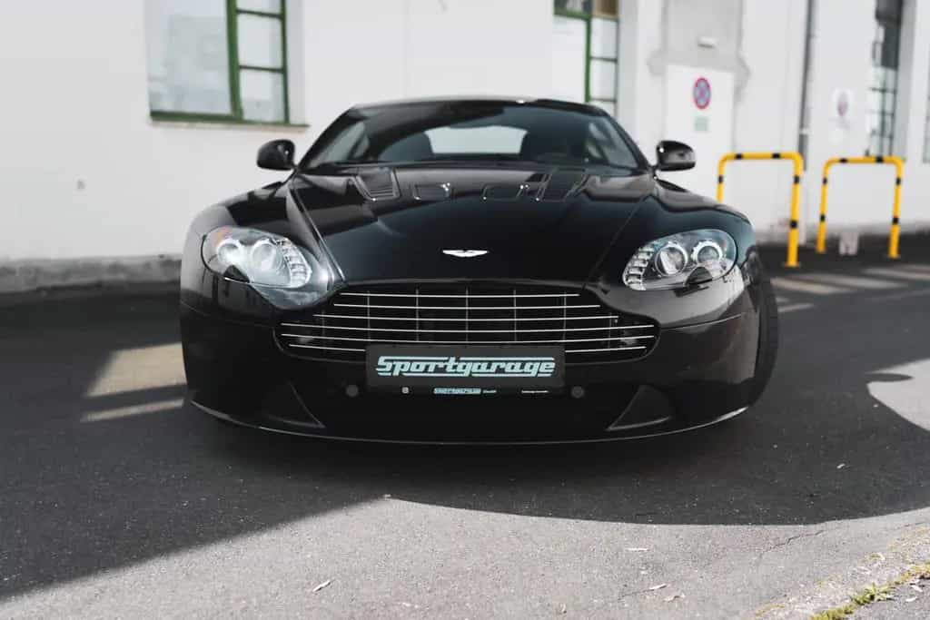 Aston Martin V12 Vantage Carbon Black Edition *MwSt / Manual* 07/2010-photo-5